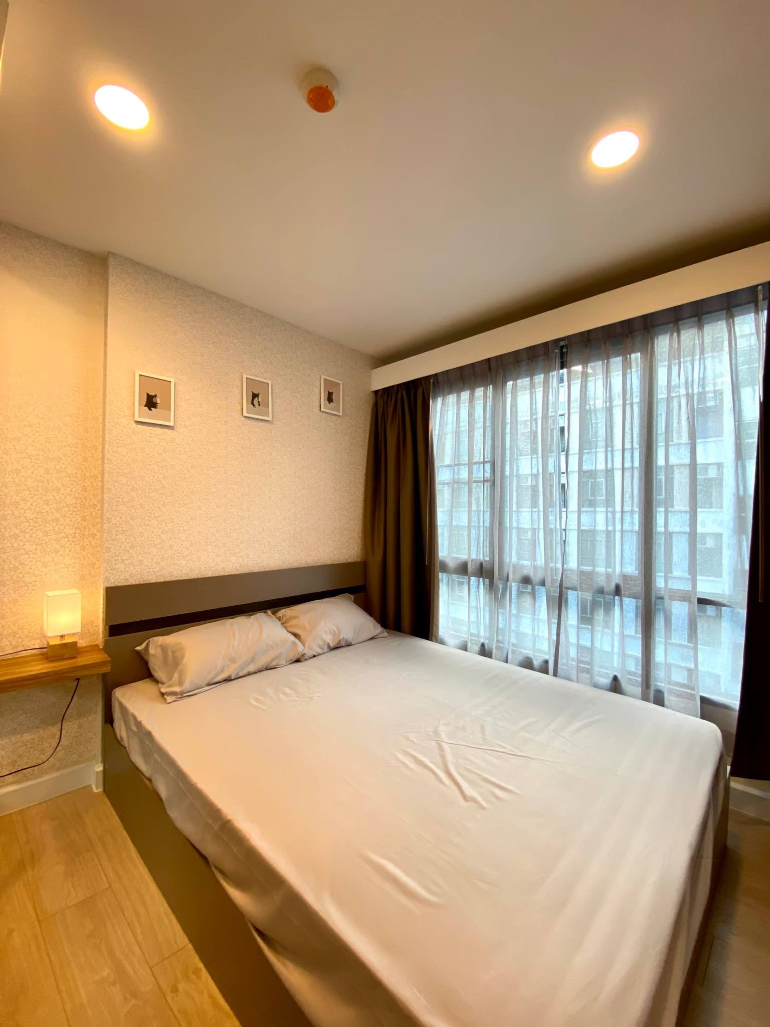 Metro Luxe Rose Gold Phaholyothin-Suthisan